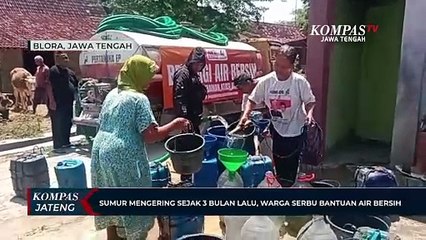 Скачать видео: Sumur Mengering Sejak 3 Bulan Lalu, Warga Serbu Bantuan Air Bersih