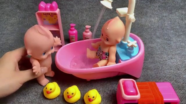 ASMR toysSatisfying Unboxing Medical Rescue Toy Set | Fun Bath Time Play for Kids!