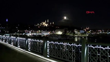 Süper Kanlı Ay tutulması görsel şölen oluşturdu