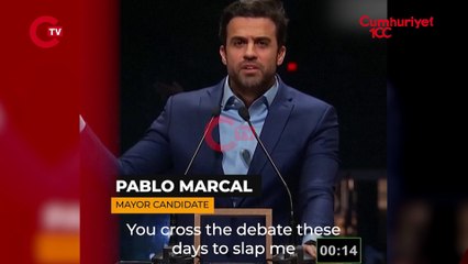 Brezilya belediye başkan adayı televizyondaki tartışmada rakibine sandalyeyle vurdu