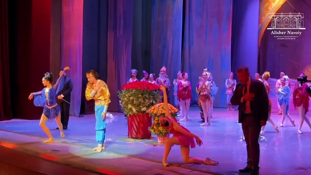 Вот и прилетела из Узбекистана в Азербайджан волшебная птица Хумо, птица-легенда красоты, счастья и любви, и сразу же покорила публику.