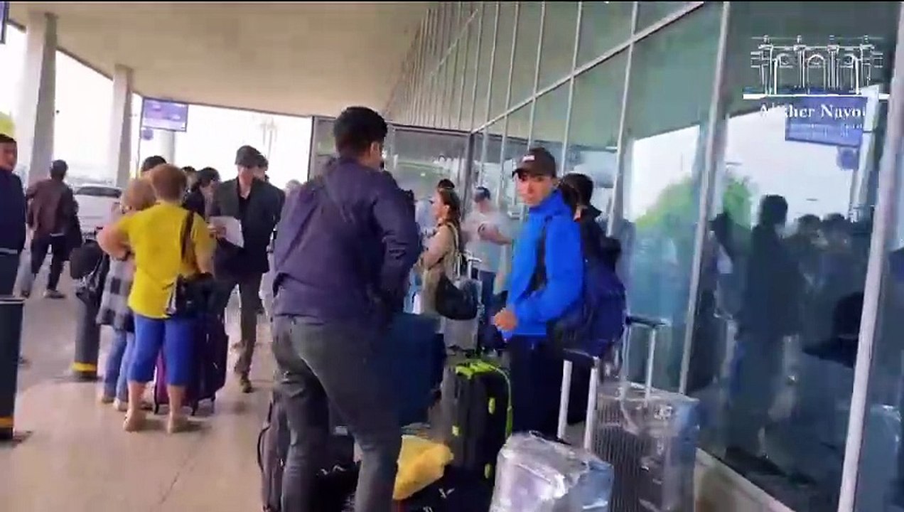 Дорогие друзья, Сегодня мы с гордостью сообщаем о прибытии нашего театра в Китайскую народную республику. Вот-вот должен начаться наш первый концерт