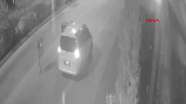 Düğün salonuna otomatik tabancayla ateş açtı