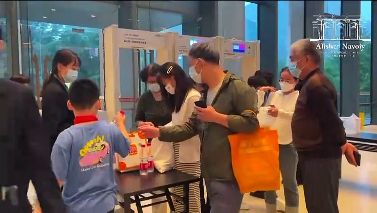 Как вы уже знаете из наших сообщений, ГАБТ имени Алишера Навои находится на гастролях в Китае. Уже с успехом прошел первый концерт наших артистов