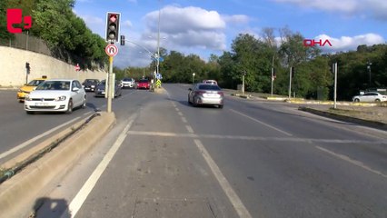 Kırmızı ışıkta geçen otomobil motosikletliye çarptı