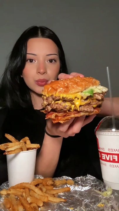 cheesy beef burger with fries #mukbang #asmrsounds #asmrtiktoks #koreanfood #foryou #crispychicken #mozzarella #asmreating #beefburger #cheese