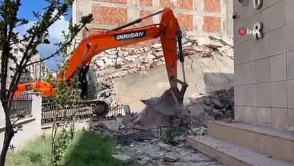 İŞKUR çalışanları canından oluyordu: Bina aniden yıkıldı!