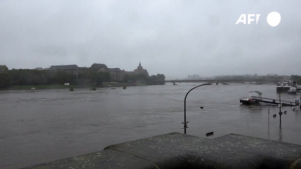 Elbpegel steigt - zweithöchste Warnstufe in Dresden