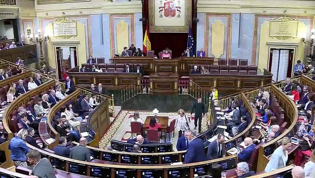 Feijóo tacha de "censura" el Plan de Acción por la Democracia y Sánchez le pide cambiar el chip