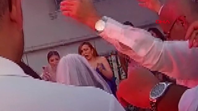 Meşale gelinin duvağına düştü; gelin yanmaktan son anda kurtuldu