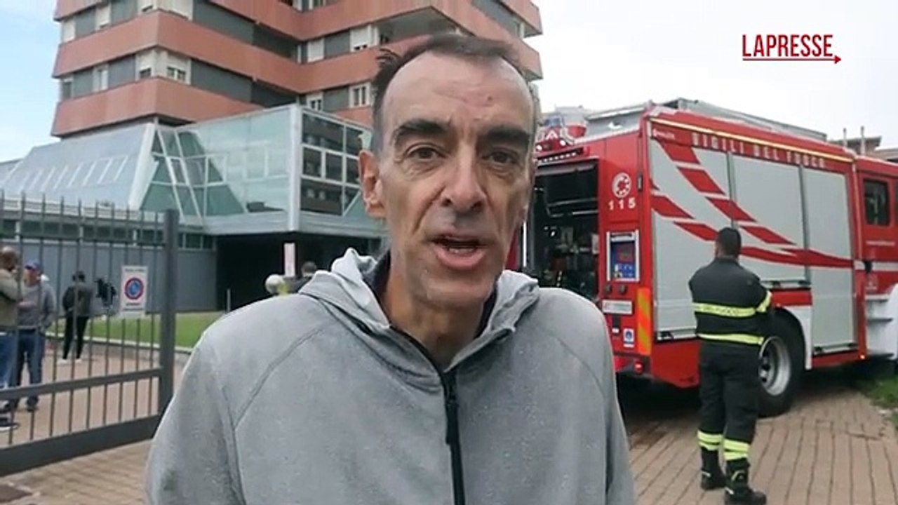 Incendio in un palazzo di via Trasimeno a Milano, la testimonianza di un residente: «C'era un sacco di fumo»