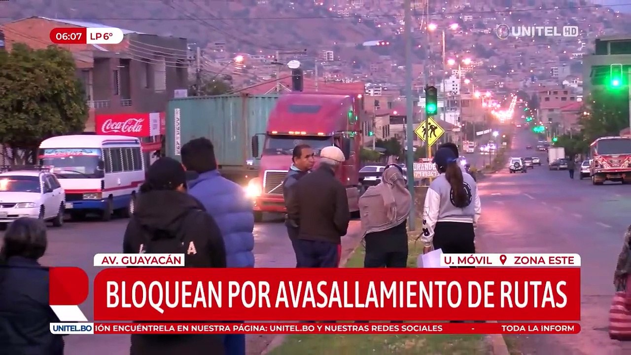 Transportistas de Cochabamba instalan bloqueo denunciando avasallamiento de rutas de líneas de Sacaba