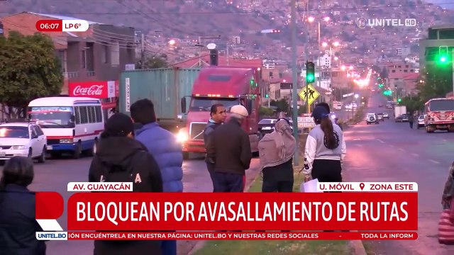Transportistas de Cochabamba instalan bloqueo denunciando avasallamiento de rutas de líneas de Sacaba