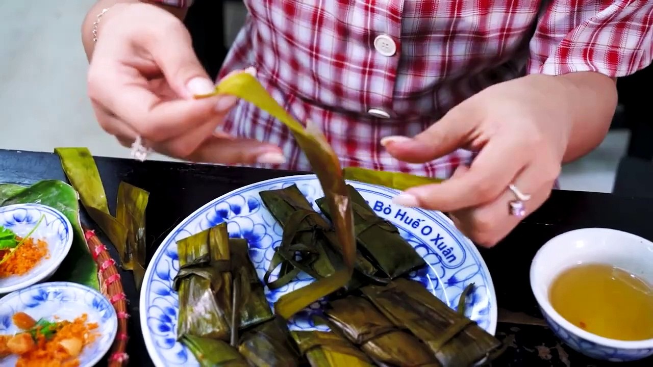 Your Mouth CAN'T Stop Watering with These Hanoi Street Foods_ Beef Fried Rice, Noodles and Banh mi