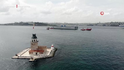 İstanbul Boğazı’ndan geçen yüzer havuz havadan görüntülendi