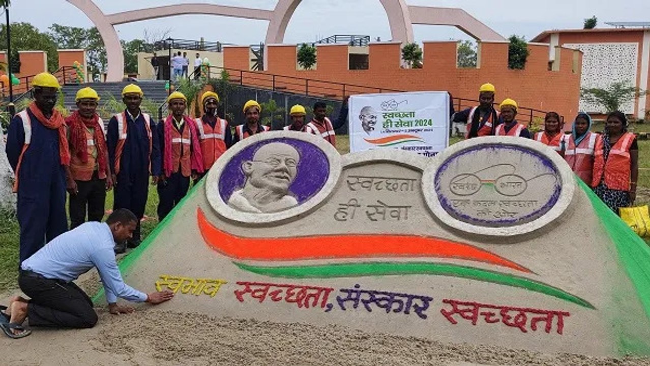बापू गांधी की तस्वीर से दिया अनोखा संदेश,मधुरेंद्र के कला की लोग जमकर तारीफ़ कर रहे हैं