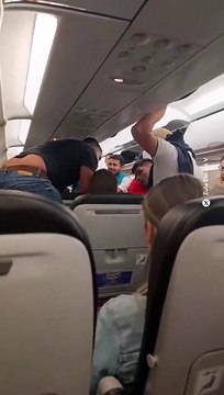 VIDEO: ¡Se pusieron a orar! Pasajeros vivieron momentos de terror en el vuelo a Barranquilla