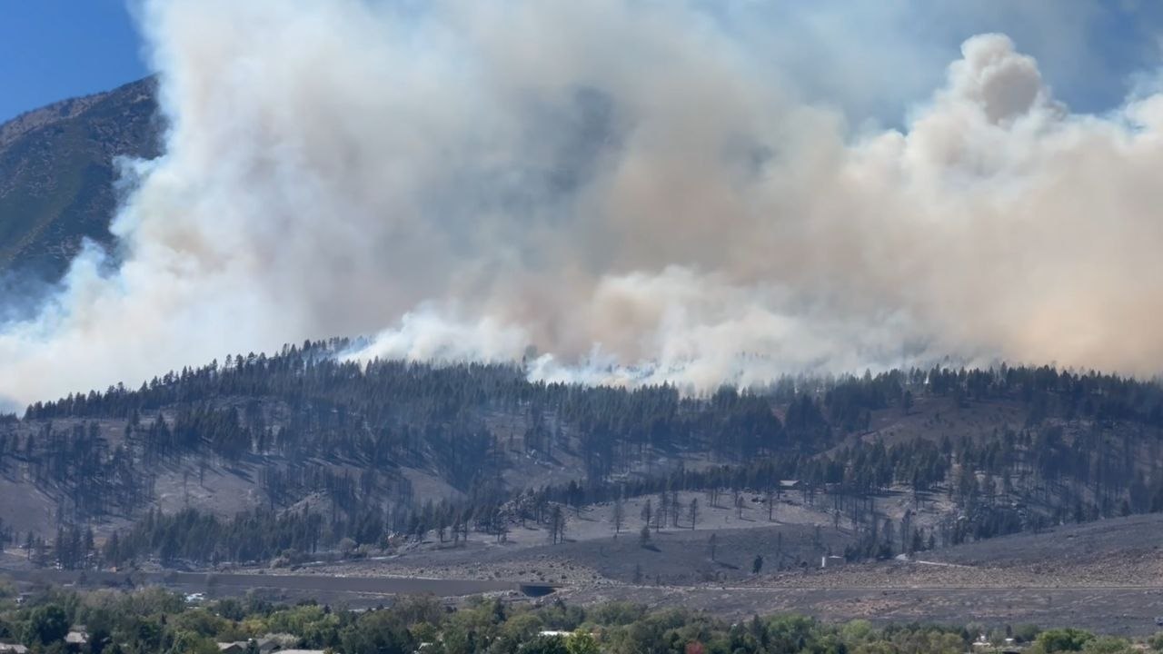 Davis Fire wreaks havoc south of Reno as helicopters fight to control ...