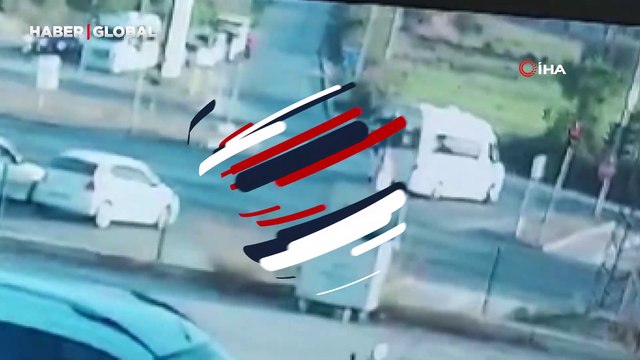 Otomobil motosiklete çarptı: Genç kadın metrelerce sürüklendi