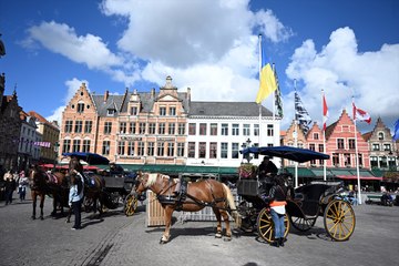 Fazla turist dert oldu: Orta Çağ güzelliği turistlerle mücadele ediyor