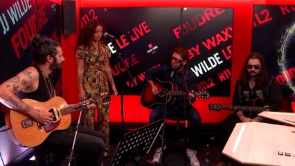 JJ Wilde et Waxx interprètent "Takes Me Back" en live dans Foudre