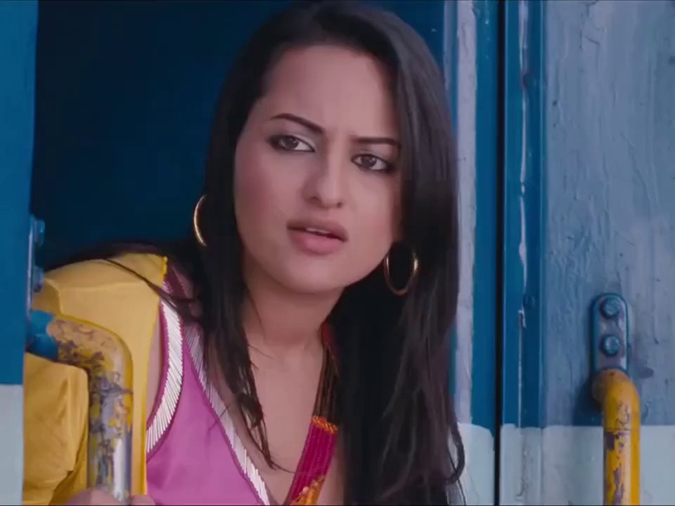 Ajay devgan  sonakshi sinha very  funny scene Son Of Sardar