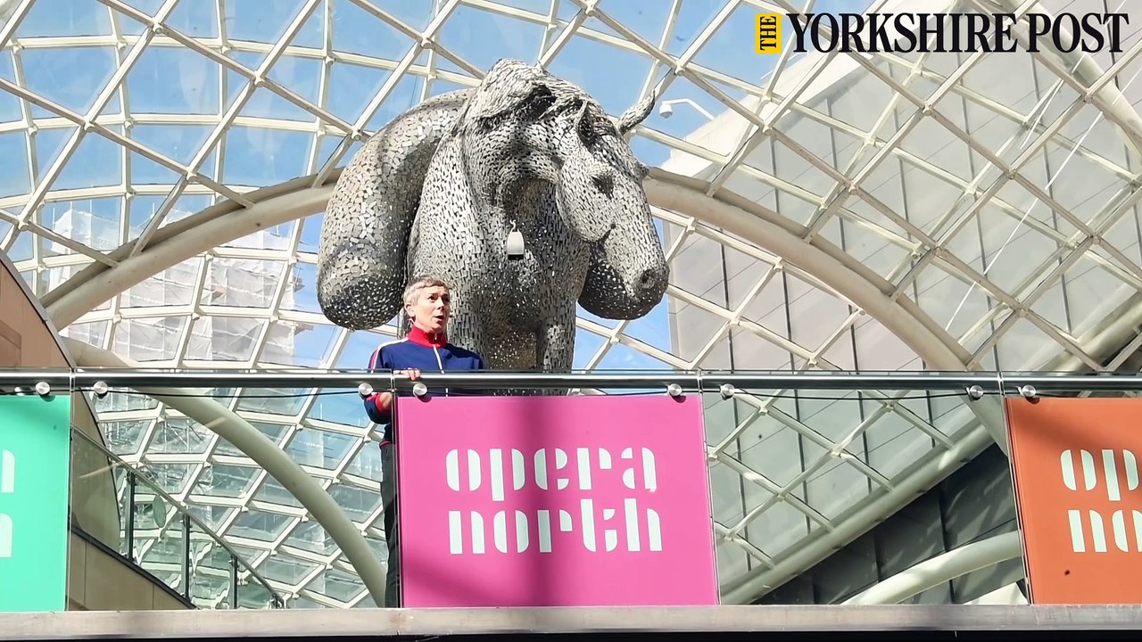 Surprise Opera singer pops up at Trinity Leeds - video Dailymotion