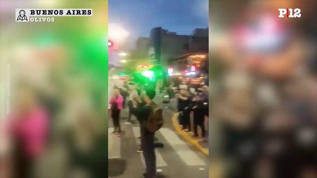 Manifestación de jubilados frente a la Quinta de Olivos mientras se celebra el asado de Milei con los 87 diputados héroes