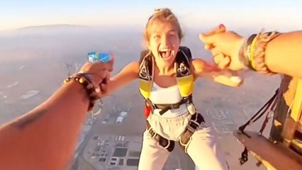 Adventurous couple have mid-air water gun fight at 5,000ft