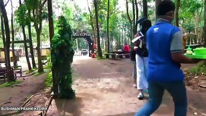 U-TURN !! THE SHOCK MAKES YOU LAUGH -- BUSHMAN PRANK - Mannequin Prank