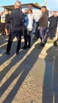 PEZULLOHET PUNA NË AEROPORTIN E VLORES? PUNONJËSIT PROTESTE SE NUK KANE MARRE RROGAT