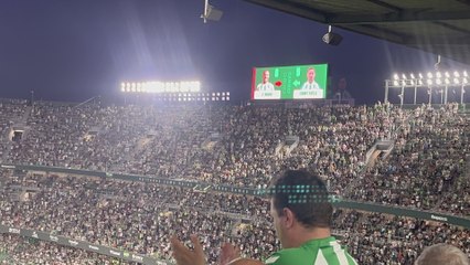 El Villamarín aplaude a Vítor Roque en su debut como titular con el Betis ⚽