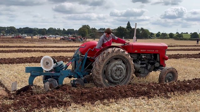 At Cheriton Fitzpaine, important adjustments make for better ploughing, video by Alan Quick IMG_3024