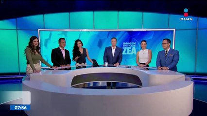 Niño toca el tambor con el ritmo en las venas