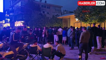 120 bin TL'lik telefon nöbeti! Geceden kuyruğa girdiler