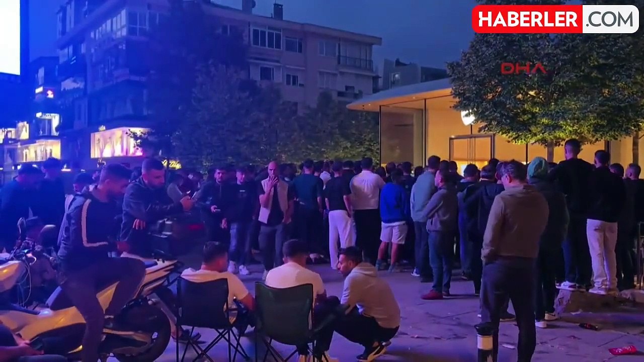120 bin TL'lik telefon nöbeti! Geceden kuyruğa girdiler