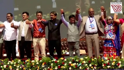 ರಾಜ್ಯದ 31 ಜಿಲ್ಲೆಗಳಲ್ಲಿ ಏಕಕಾಲಕ್ಕೆ ಮಾನವ ಸರಪಳಿ: ಸಿಎಂ ಸಿದ್ದರಾಮಯ್ಯ ಚಾಲನೆ | International Democracy Day