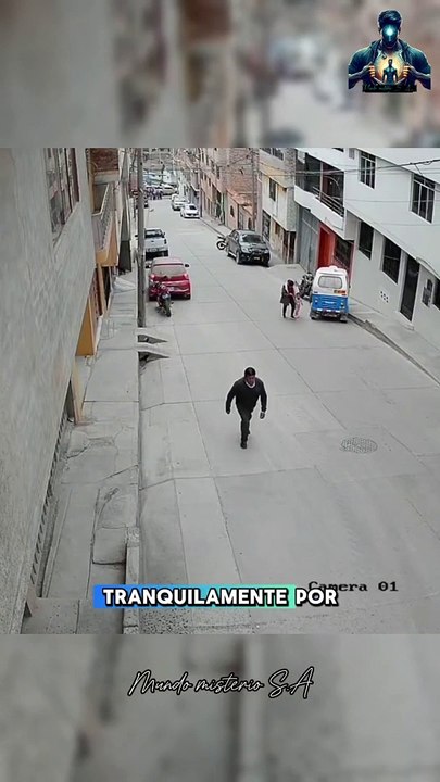 Hombre es salvado de ser arrollado