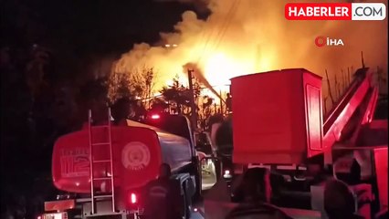 Kocaeli'de Ahşap Otel ve Kovboy Kasabası Yangınla Alev Alev Yandı