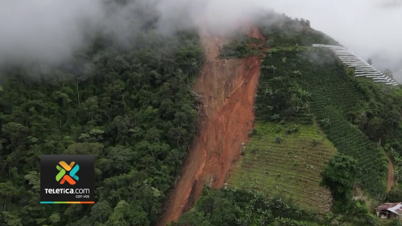 tn7-Estudiantes y maestros salieron corriendo tras desprendimiento de barranco en Pérez Zeledón-180924