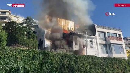 Beyoğlu'nda ahşap binada yangın