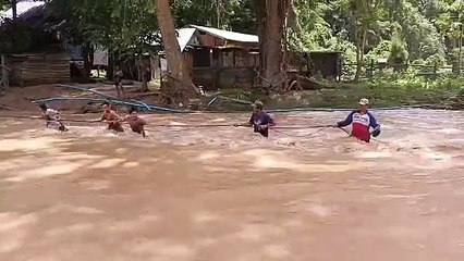 สุุดทรหด! น้ำป่าถล่ม รร.ที่แม่สะเรียงกลางดึก ครู-เด็ก-ชาวบ้าน ต้องช่วยกู้สถานการณ์เบื้องต้น
