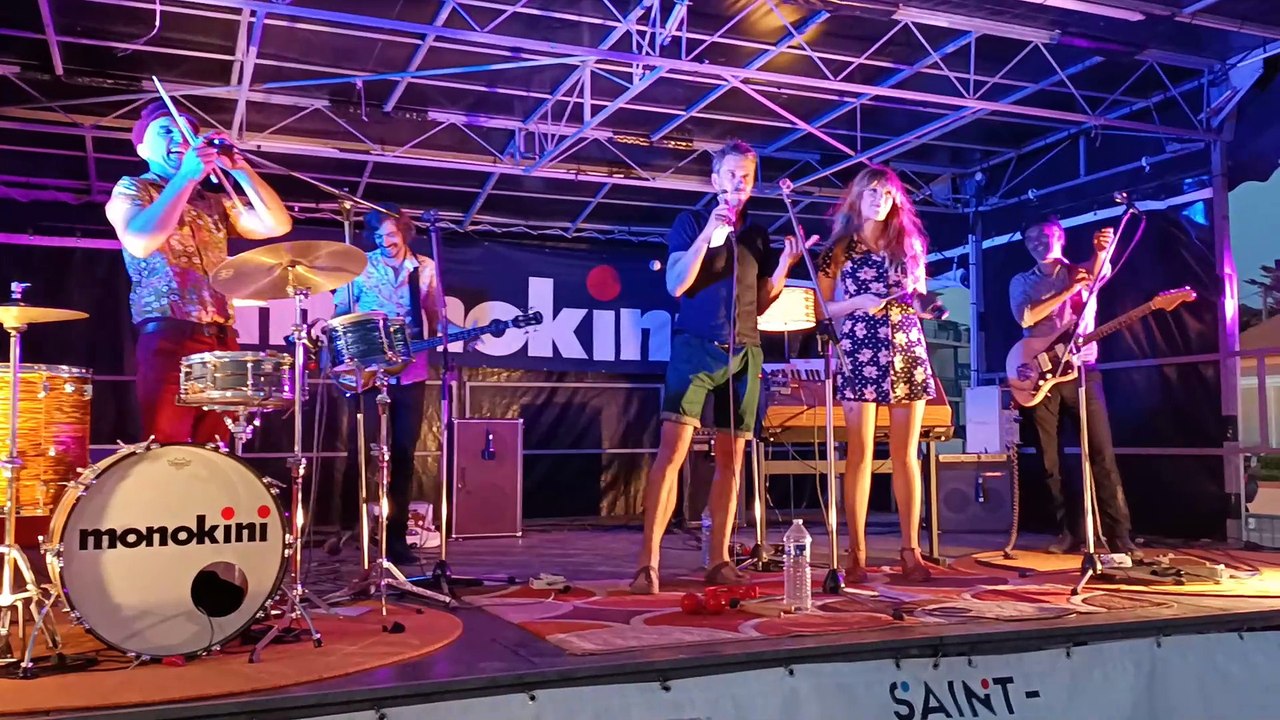 monokini 2 aout 2024 port de comberge st michel chef chef .... johnny hallyday itsy bitsy petit bikini