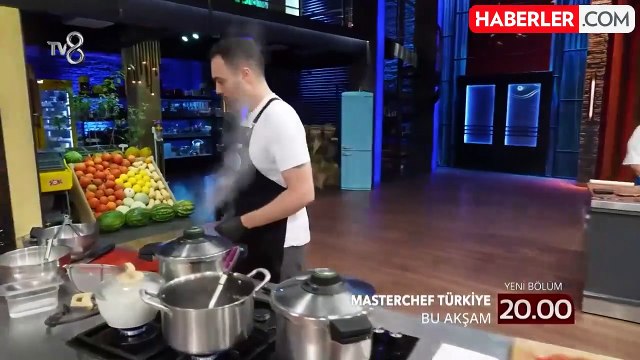MasterChef'te ortalık karışıyor! Mehmet Yalçınkaya ile kavga eden Semih stüdyoyu terk ediyor