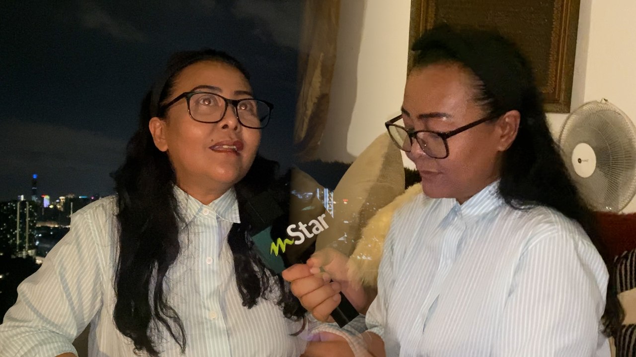 Malu-malu Ellie Suriaty cakap fasal kekasih, anak-anak dah bagi ‘green light’