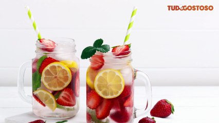 Água saborizada com morango