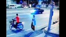 VIDEO: Motociclista se despide de su novia y enseguida sufre un violento accidente