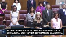 El emocionante minuto de silencio por la muerte de la diputada Díaz Cañete (PP) en el Parlamento de Andalucía