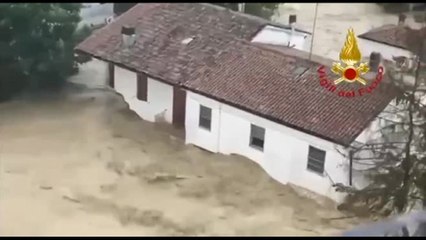 Maltempo a Ravenna: la rottura dell'argine del Lamone a Bagnacavallo