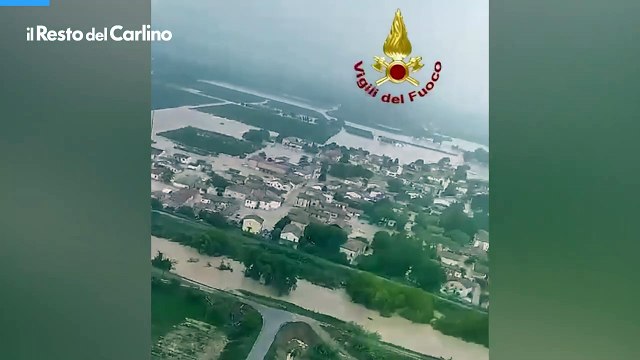 Traversara: la devastazione dall'alto. L'argine rotto con il Lamone che travolge le case